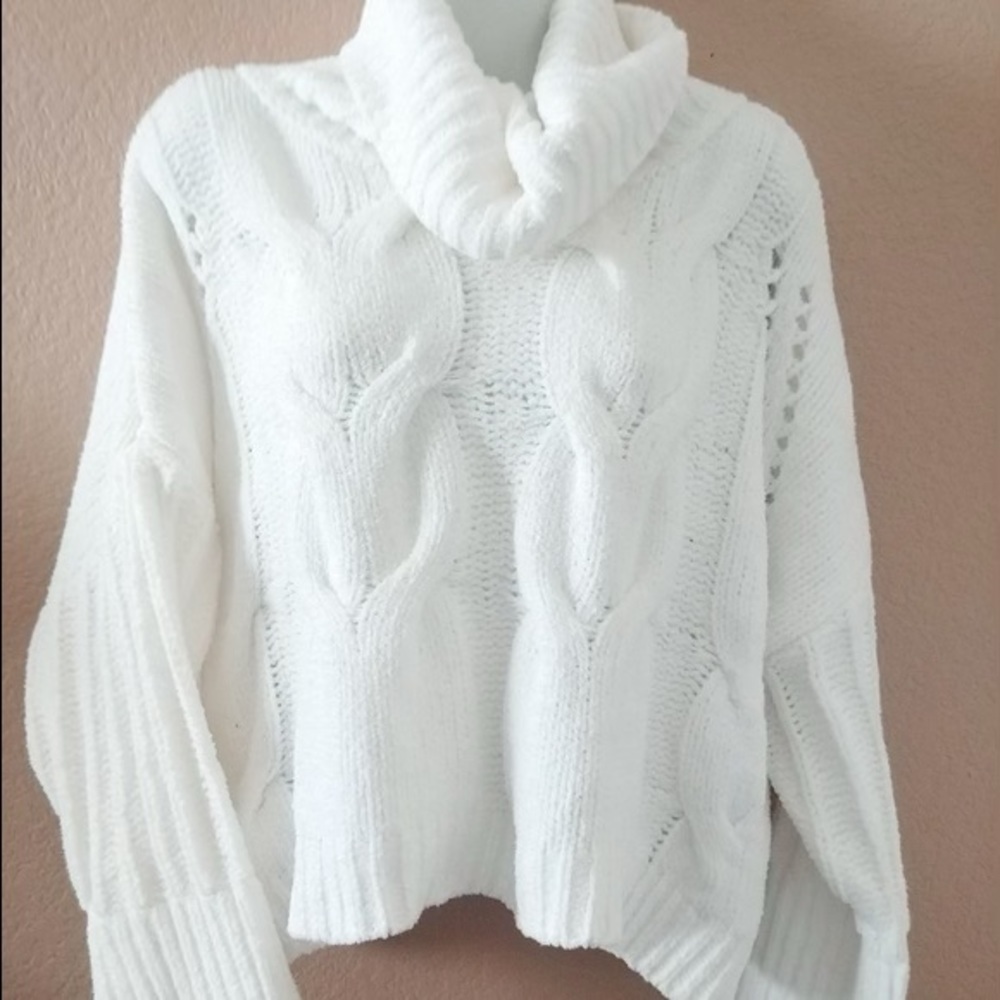 Moon & Madison White Chunky Cowl Sweater